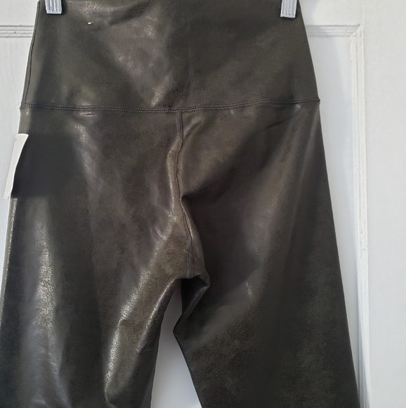 Aerie Offline The Hugger High Waisted Crackle Legging Olive/Army Green Sz M NWT - Picture 8 of 13